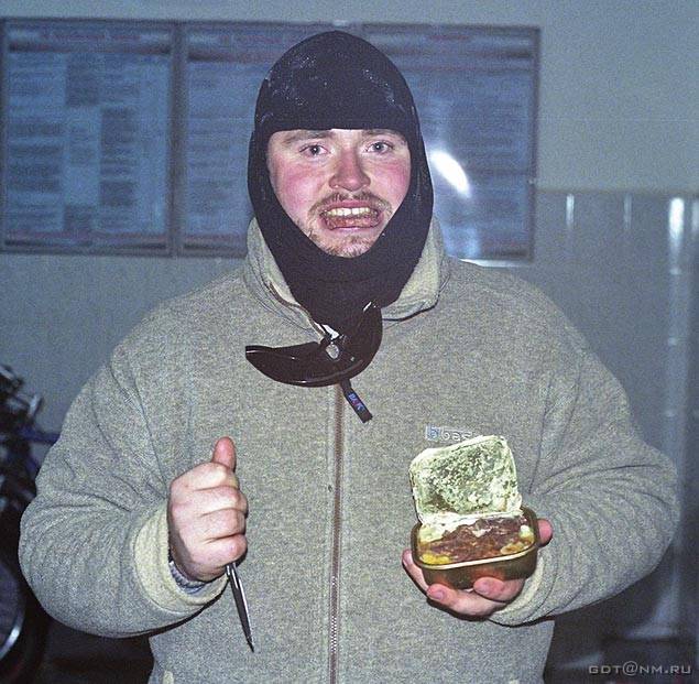fp60_05 Колбасоманьяк на вокзале. Название -- 